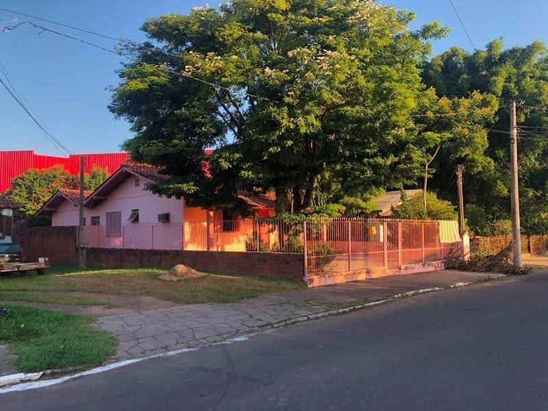 Casa em São Sebastião do Caí, Vila Rica, Rua Omiro Ledur, 211, RS. Área: 330m2