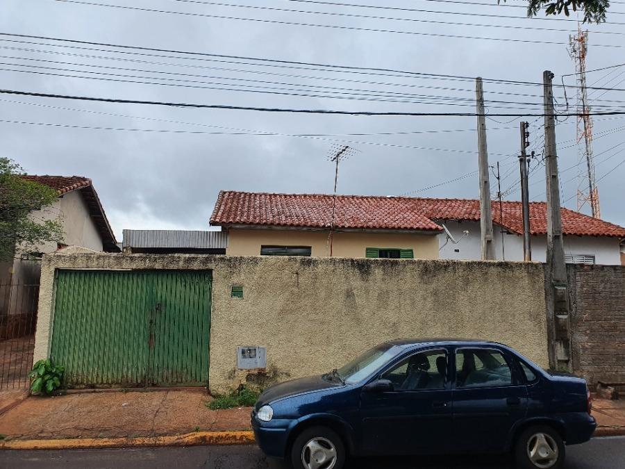 Casa em Santa Cruz do Rio Pardo, Vila Popular, Rua Prof Lutegardes De Castro, 107, SP. Área: 225m2