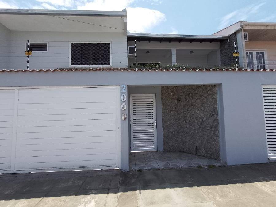 Casa em Paranaguá, Campo Grande, Rua Baronesa Do Cerro Azul, 2080, PR. Área: 248m2