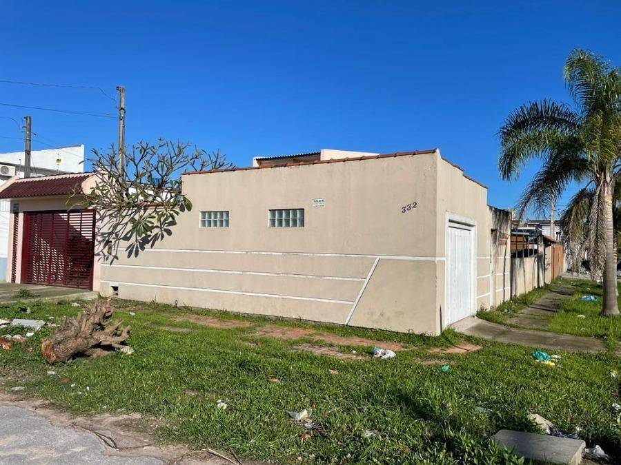 Casa em Pelotas, Fragata, Rua Allan Kardec, 332, RS. Área: 201m2