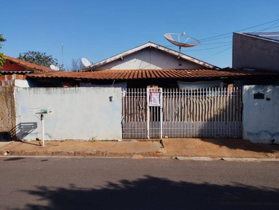 Casa em Castilho, Centro, Rua Francisco Lourenco Dos Santos, 358, SP. Área: 200m2