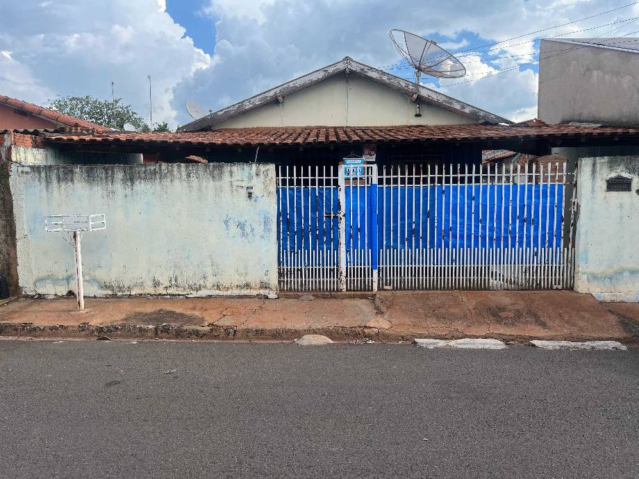 Casa em Castilho, Centro, Rua Francisco Lourenco Dos Santos, 358, SP. Área: 200m2