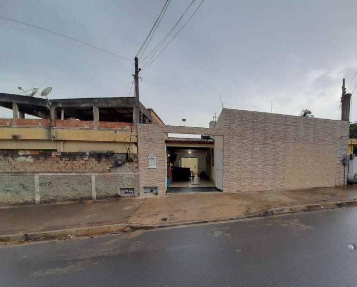 Casa em Campos dos Goytacazes, Parque Guarus, Rua Cambuci, 11, RJ. Área: 178m2