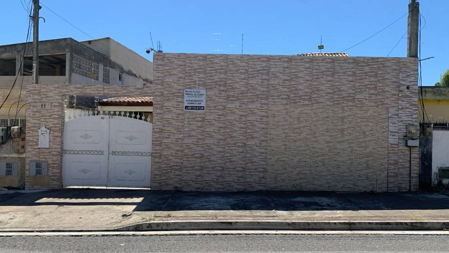 Casa em Campos dos Goytacazes, Parque Guarus, Rua Cambuci, 11, RJ. Área: 178m2