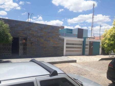 Casa em Santa Maria da Boa Vista, Agamenon Magalhaes, Rua Coronel Joaquim Araujo Bedor, 210, PE. Área: 153m2 - imagem 0