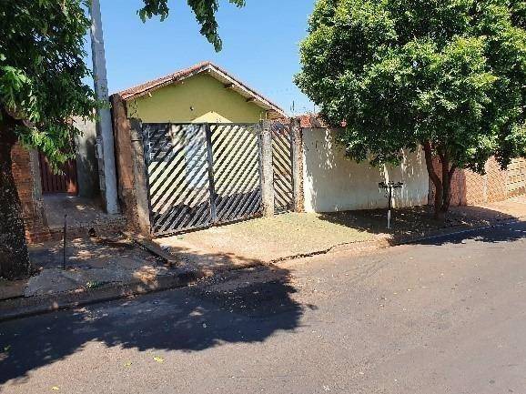 Casa em Itápolis, Jardim Do Sol, Rua Jupiter, 80, SP. Área: 200m2