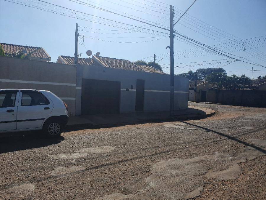 Casa em Ourinhos, Vila Santos Dumont, Avenida Santino Brianezi, 4, SP. Área: 152m2