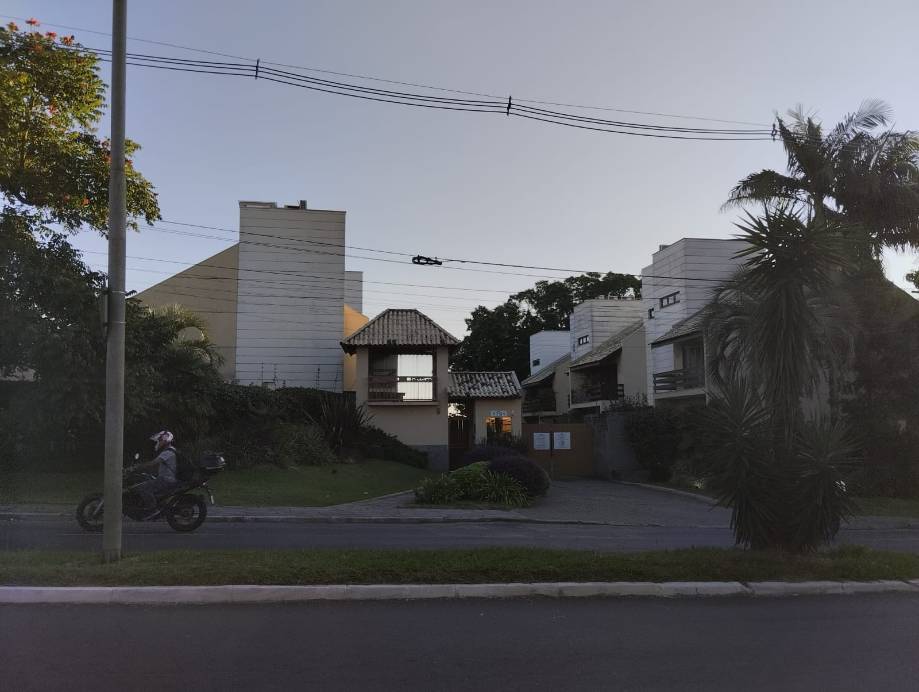 Casa em Porto Alegre, Lomba Do Pinheiro, Estrada João De Oliveira Remião, 1763, RS. Área: 240m2