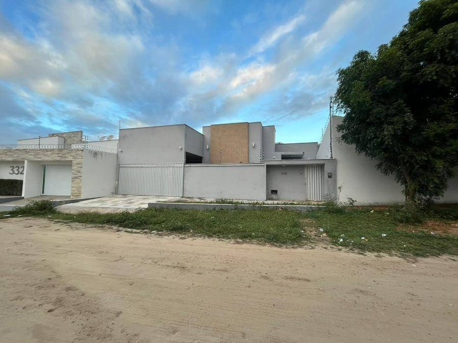 Casa em Pau dos Ferros, Nova Esperanca, Rua Maria Dulce, 110, RN. Área: 189m2