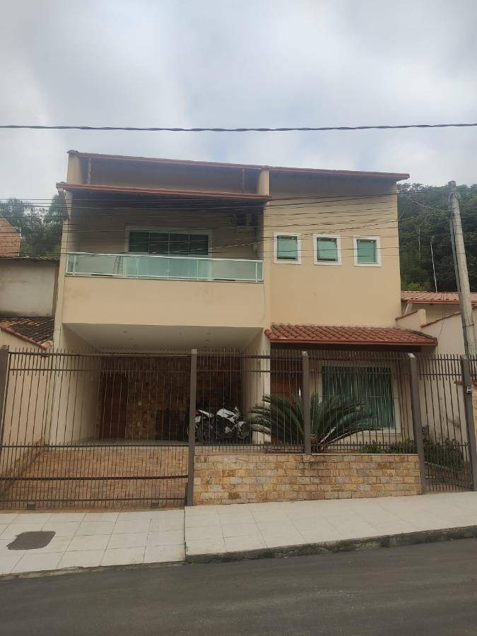Casa em Barra Mansa, Santa Rita Ii, Rua C, 267, RJ. Área: 268m2