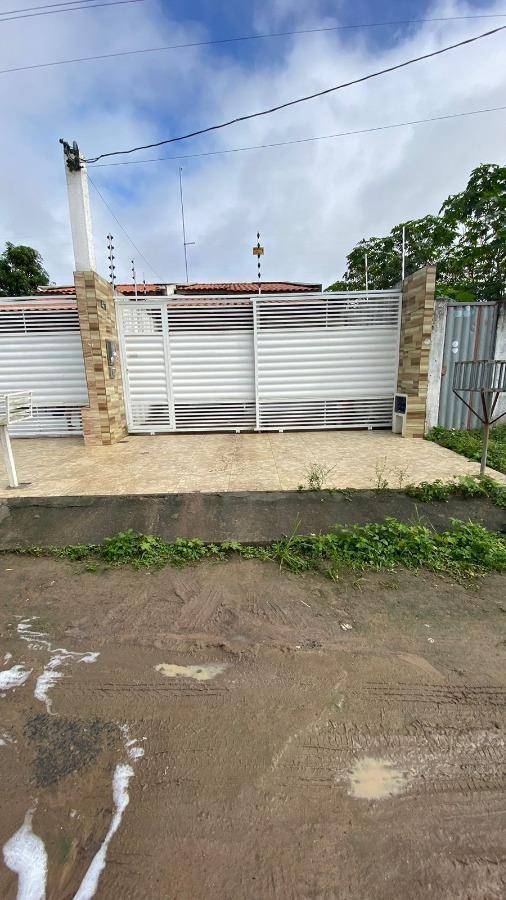 Casa em Feira de Santana, Mangabeira, R Oliveira Dos Brejinhos, 47, BA. Área: 91m2