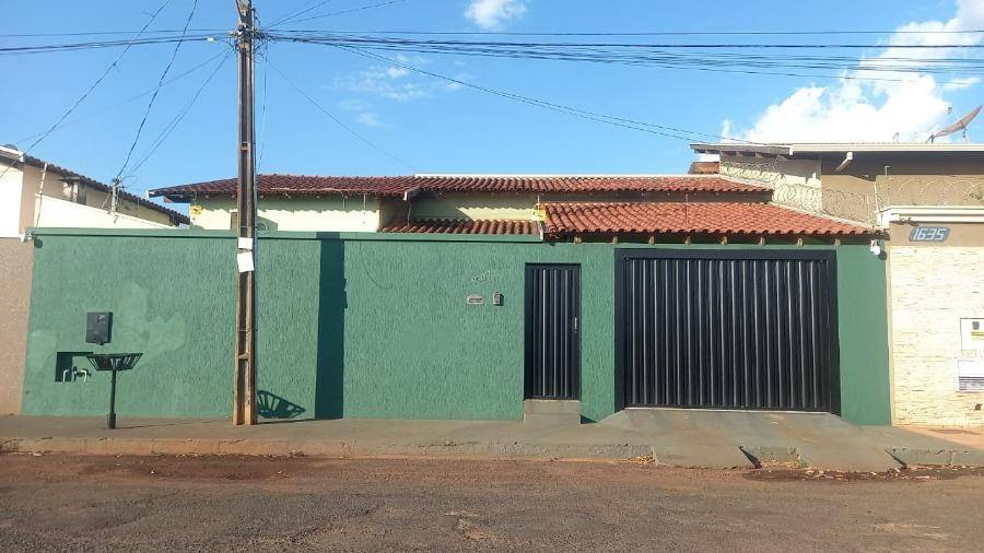 Casa em Frutal, Ipe Amarelo, R Pirajuba, 1627, MG. Área: 125m2