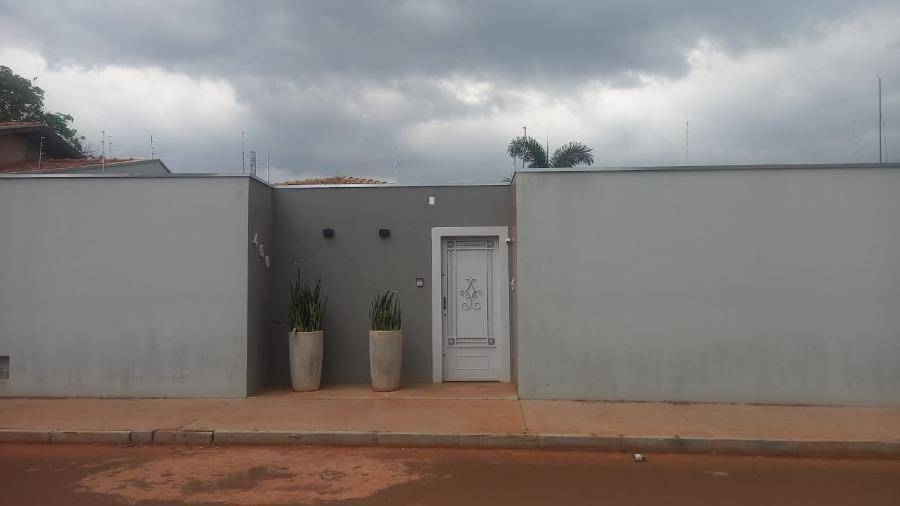 Casa em Frutal, Jardim Brasil, Av. Campo Grande, 460, MG. Área: 310m2