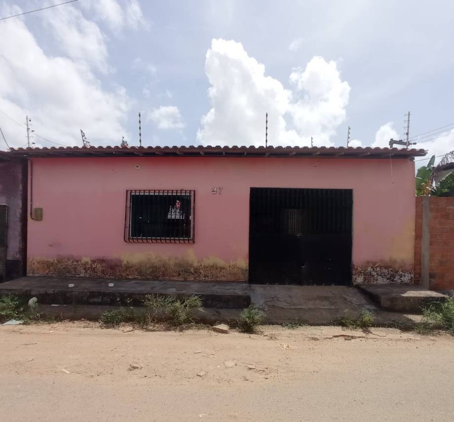 Casa em São Luís, Pontal Da Ilha, Rua Das Flores, 37, MA. Área: 93m2