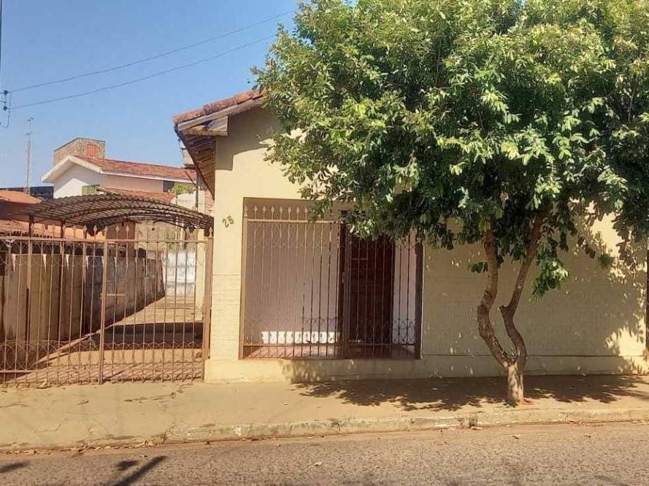 Casa em Frutal, Centro, Rua Joao Goncalves, 25, MG. Área: 0m2