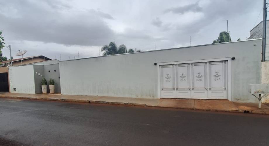 Casa em Frutal, Jardim Brasil, Av. Campo Grande, 460, MG. Área: 310m2