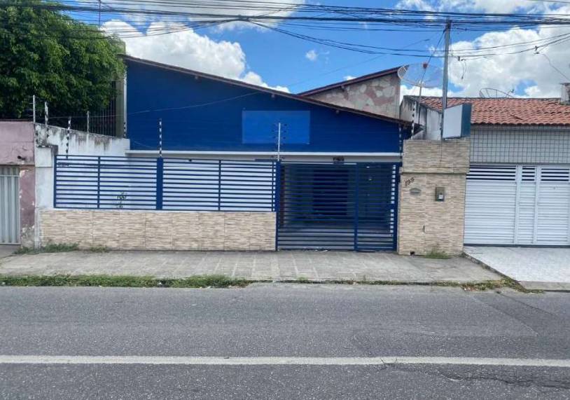 Casa em Campina Grande, São José, Rua Dom Pedro I, 199, PB. Área: 260m2