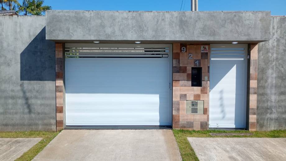 Casa em Peruíbe, Jardim Imperador, Rua Joaquim Do Val, 921, SP. Área: 276m2