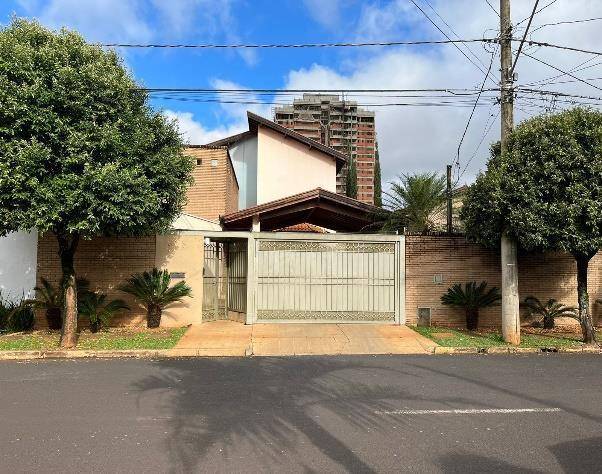 Casa em Araraquara, Vila Harmonia, Avenida Luiza Helena De Barros, 219, SP. Área: 0m2