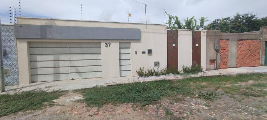 Casa em Juazeiro do Norte, Professora Maria Geli De Sa Barreto, Rua Pedro Jose Geraldo, 37, CE. Área: 120m2