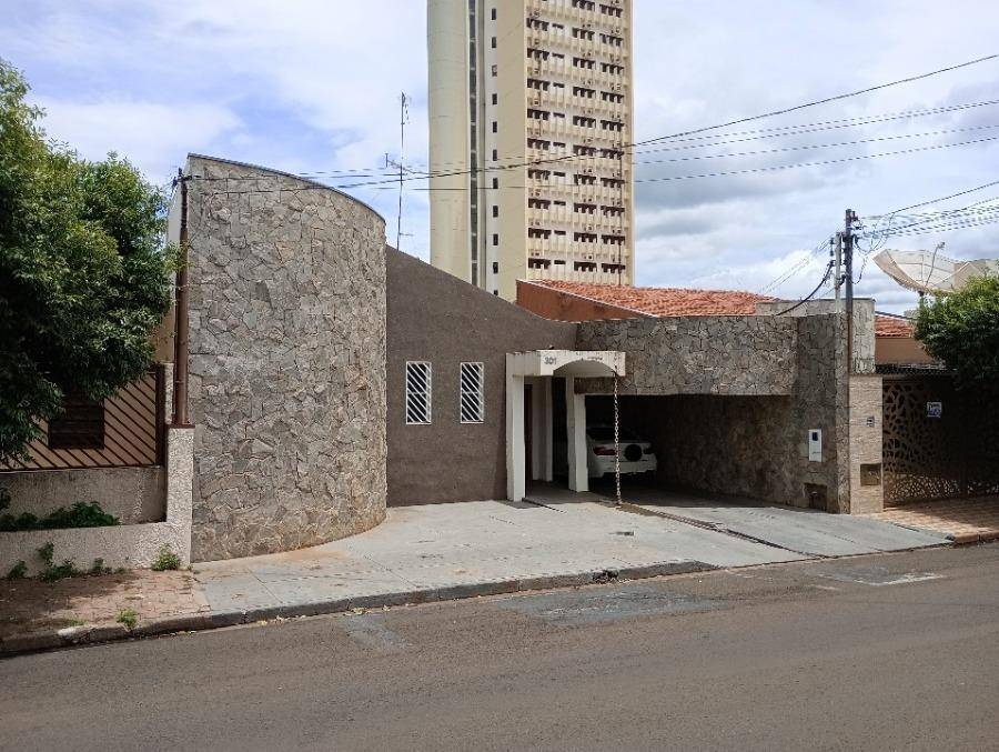 Casa em Fernandópolis, Jardim Santa Helena, Avenida Milton Terra Verdi, 301, SP. Área: 0m2