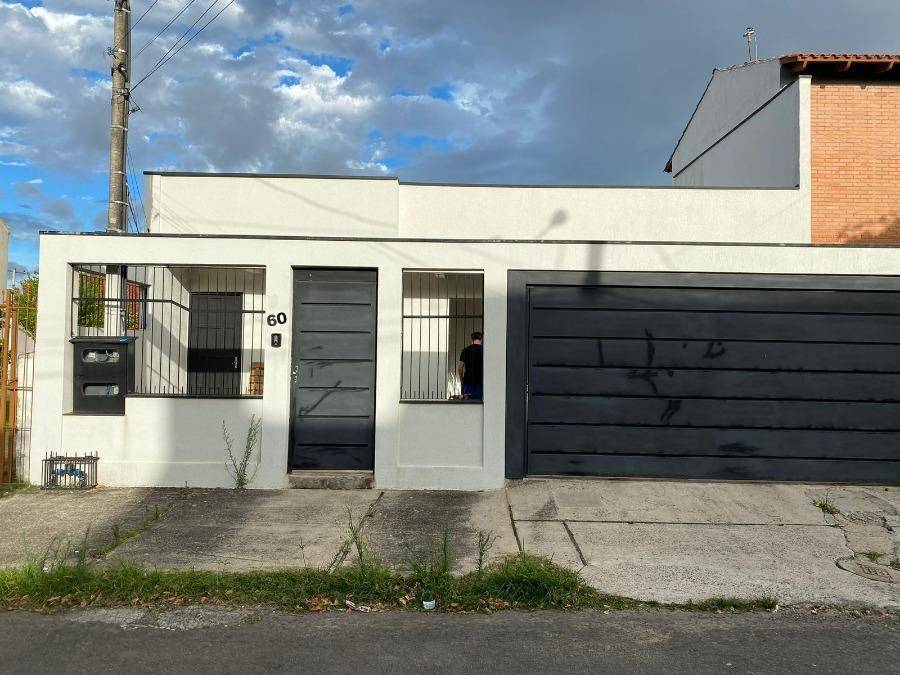 Casa em Guaíba, Colina, Rua Telmo Silva, 60, RS. Área: 324m2