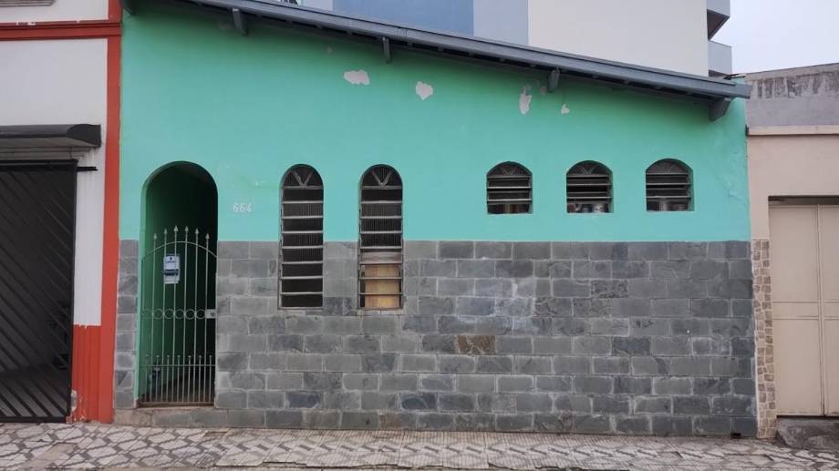Casa em Taubaté, Centro, Rua Doutor Pedro Costa, 664, SP. Área: 0m2