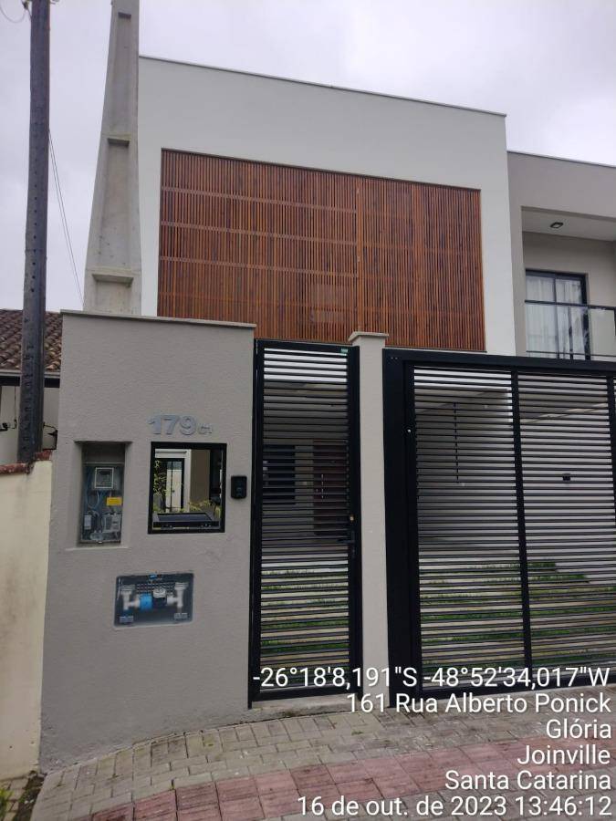 Casa em Joinville, Gloria, R Alberto Ponick, 179, SC. Área: 140m2