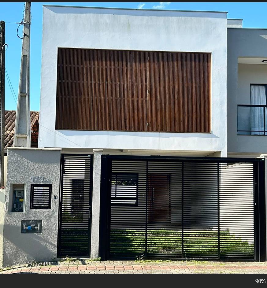 Casa em Joinville, Gloria, R Alberto Ponick, 179, SC. Área: 140m2