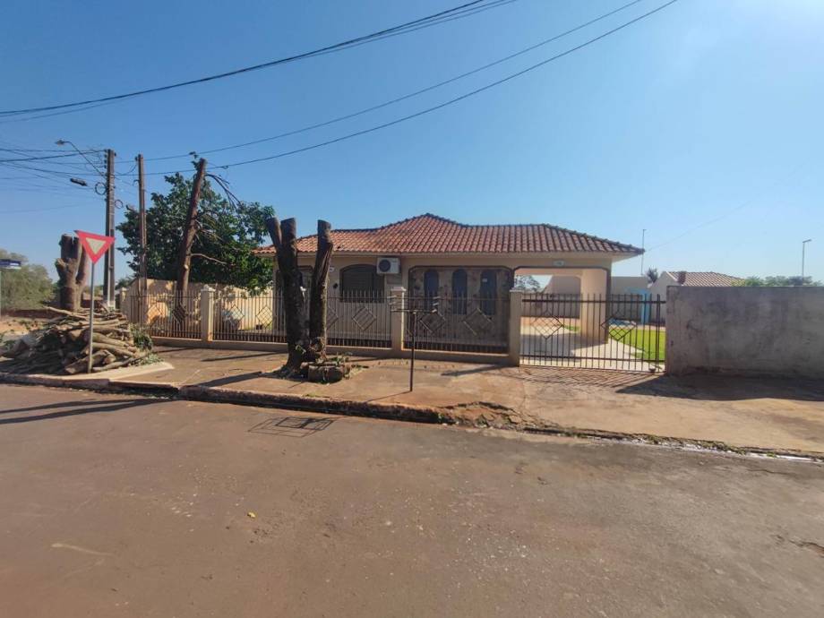 Casa em Ângulo, Centro, Rua Laureano Paulino Da Silva, 16, PR. Área: 0m2