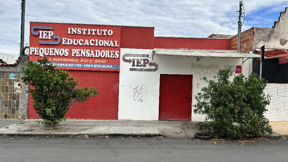 Casa em Montes Claros, Sagrada Familia, Rua Gerânio, 64, MG. Área: 185m2