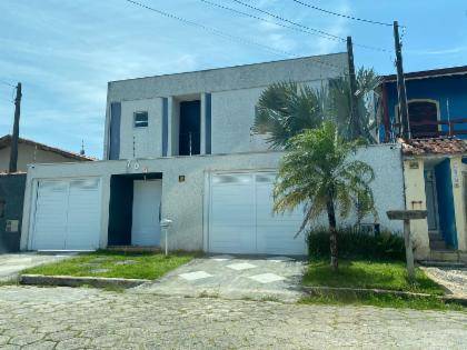 Casa em Peruíbe, Balneario Tres Marias, Rua Dora, 706, SP. Área: 244m2