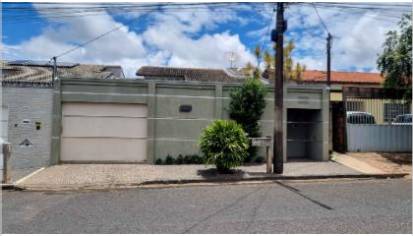 Casa em Uberlândia, Minas Gerais, Rua Ceres, 1806, MG. Área: 197m2