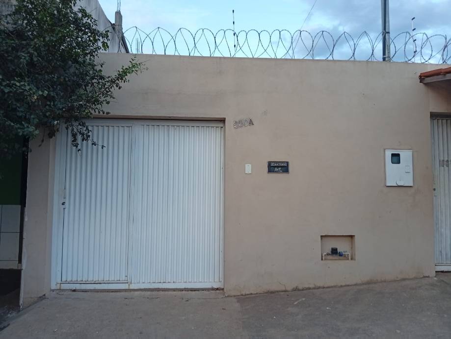 Casa em Montes Claros, Jaragua, Avenida Antonio De Freitas, 500-A, MG. Área: 115m2