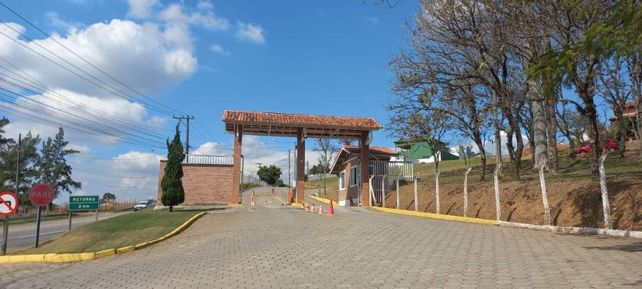 Casa em Cachoeira Paulista, Aguada, Avenida Jonas Jardim Filho, 30, SP. Área: 0m2