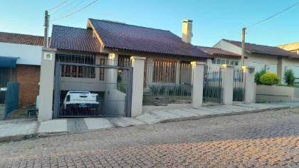 Casa em Bagé, São Jorge, Rua Tenente Pedro Fagundes Oliveira, 367, RS. Área: 264m2