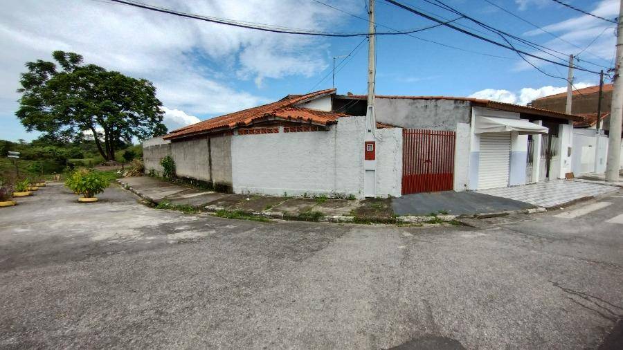 Casa em Pindamonhangaba, Ipiranga, Avenida Abaete, 135, SP. Área: 32m2