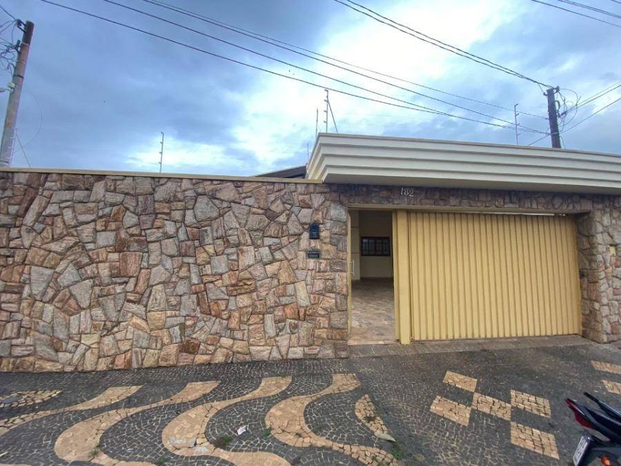 Casa em Araras, Jardim Campestre, Rua Vitorio Batistella, 182, SP. Área: 190m2