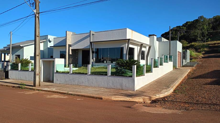 Casa em Nova Prata do Iguaçu, Bairro Novo, Rua Roberto Malacarne, 21, PR. Área: 0m2