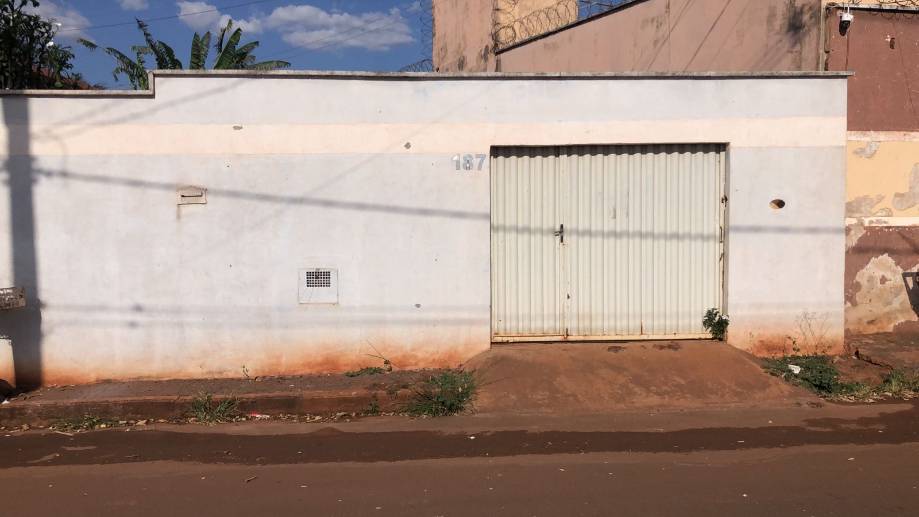 Casa em Ituiutaba, Lagoa Azul Ii, Rua Alarico Novais, 187, MG. Área: 0m2