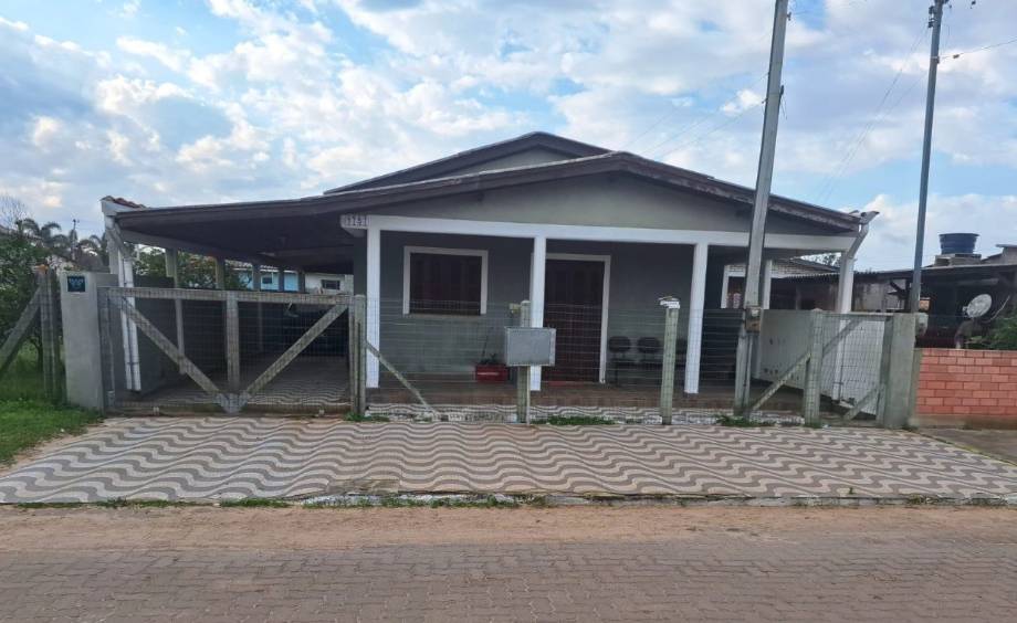 Casa em Mostardas, Centro, Rua Luiz Araújo, 1757, RS. Área: 196m2
