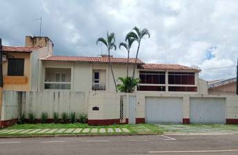 Casa em Londrina, Jardim Petrópolis, Avenida Carlos Gomes, 171, PR. Área: 0m2