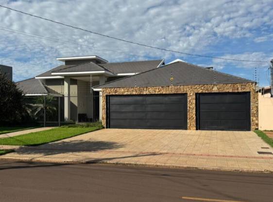 Casa em Dourados, Vila Planalto, Rua Joaquim Alves Taveira, 2716, MS. Área: 834m2