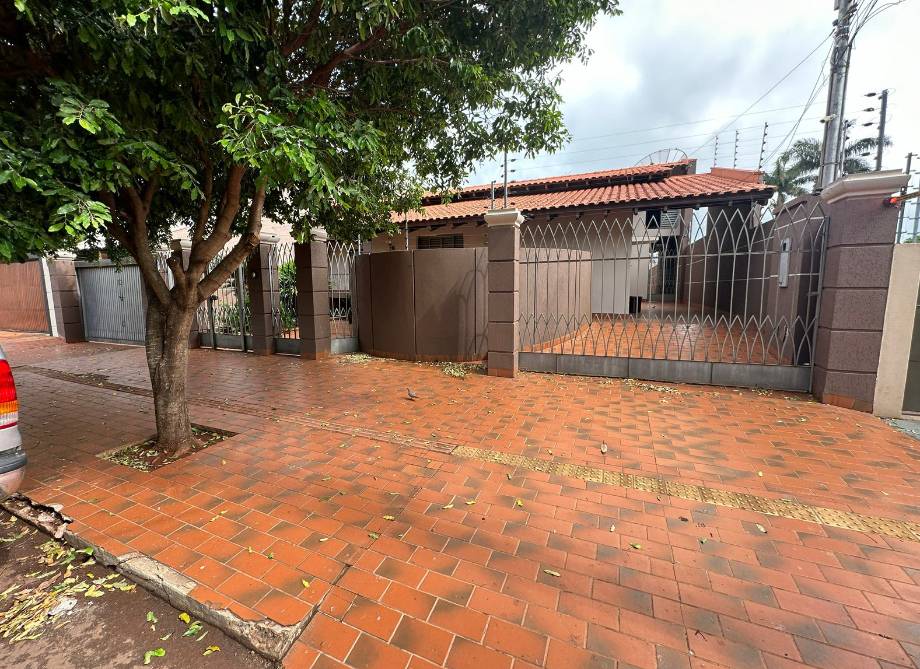Casa em Dourados, Vila Planalto, Rua João Vicente Ferreira, 2245, MS. Área: 362m2