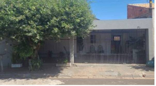 Casa em Penápolis, Jardim Esplanada, Rua Luiz Scudeller, 53, SP. Área: 157m2