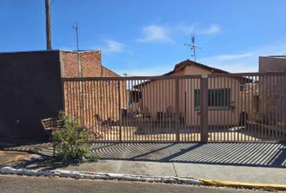 Casa em Bauru, Conjunto Habitacional Joaquim Guilherme De Oliveira, Rua Antonio Luiz Buzolin Júnior, 3-12, SP. Área: 0m2