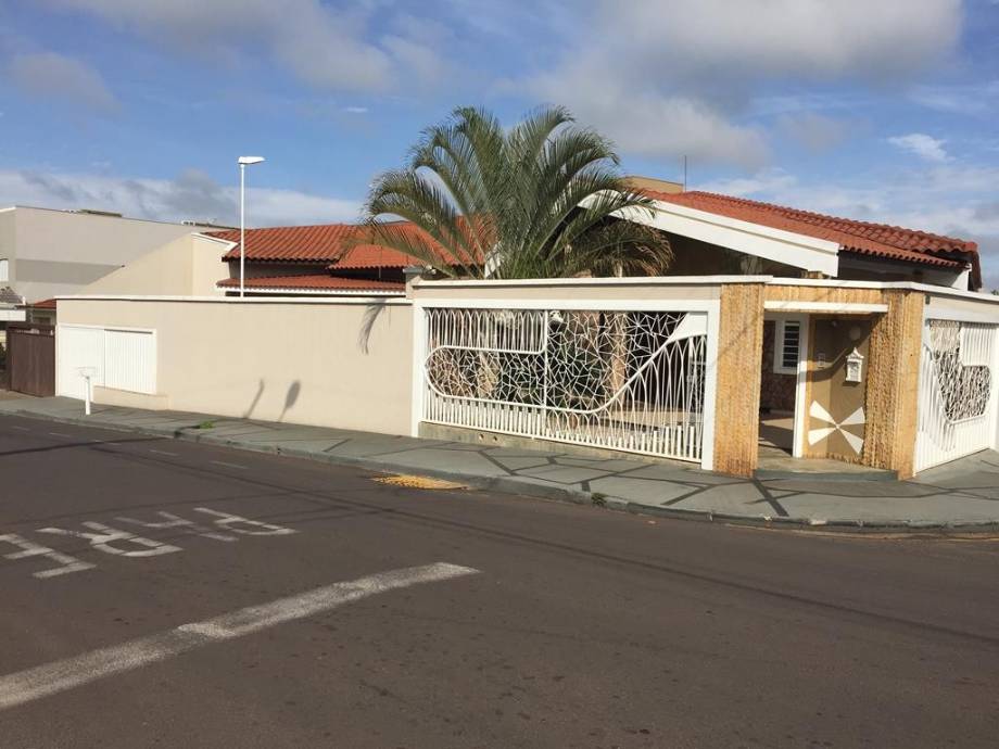 Casa em José Bonifácio, Centro, Avenida São João, 794, SP. Área: 0m2