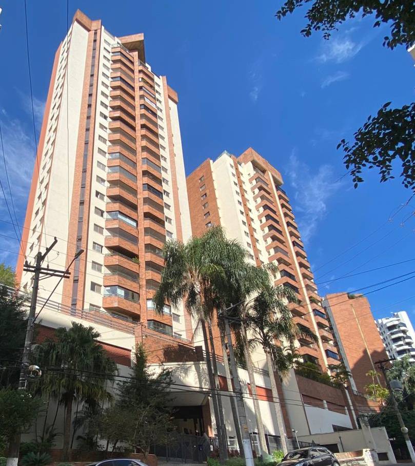 Apartamento em São Paulo, Vila Suzana, Rua Doutor Jose De Andrade Figueira, 200, SP. Área: 130m2