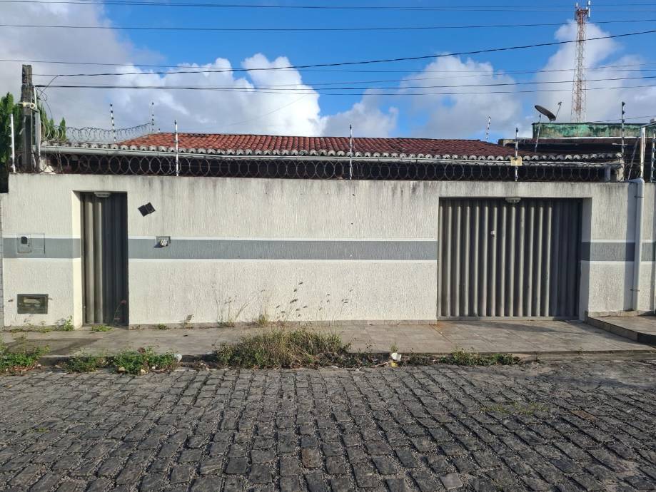 Casa na Rua Adjair Gonçalo da Rocha