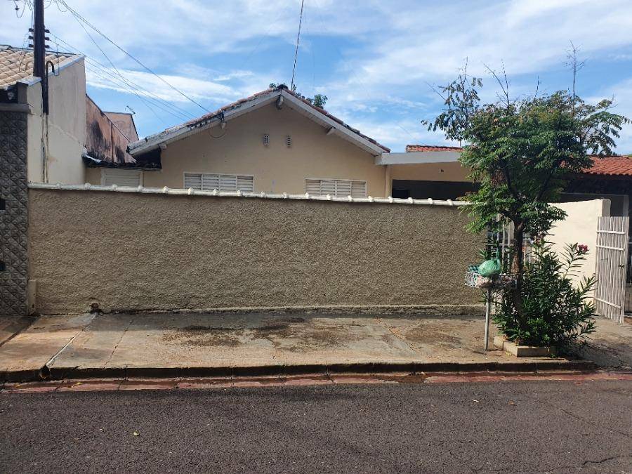 Casa em Lins, Núcleo Habitacional Monsenhor Pasetto, Rua Antonio José Azevedo, 90, SP. Área: 80m2
